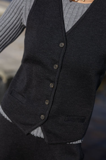 Galante megzta 100% merino liemenė Juoda Melanžas