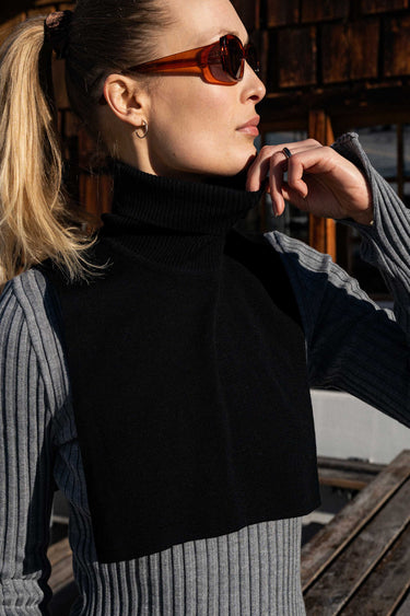 Punto 100% merino kaklo mova Juoda